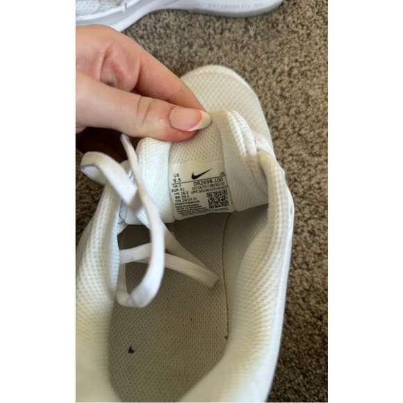 Nike swift run tennis shoes - Picture 4 of 4